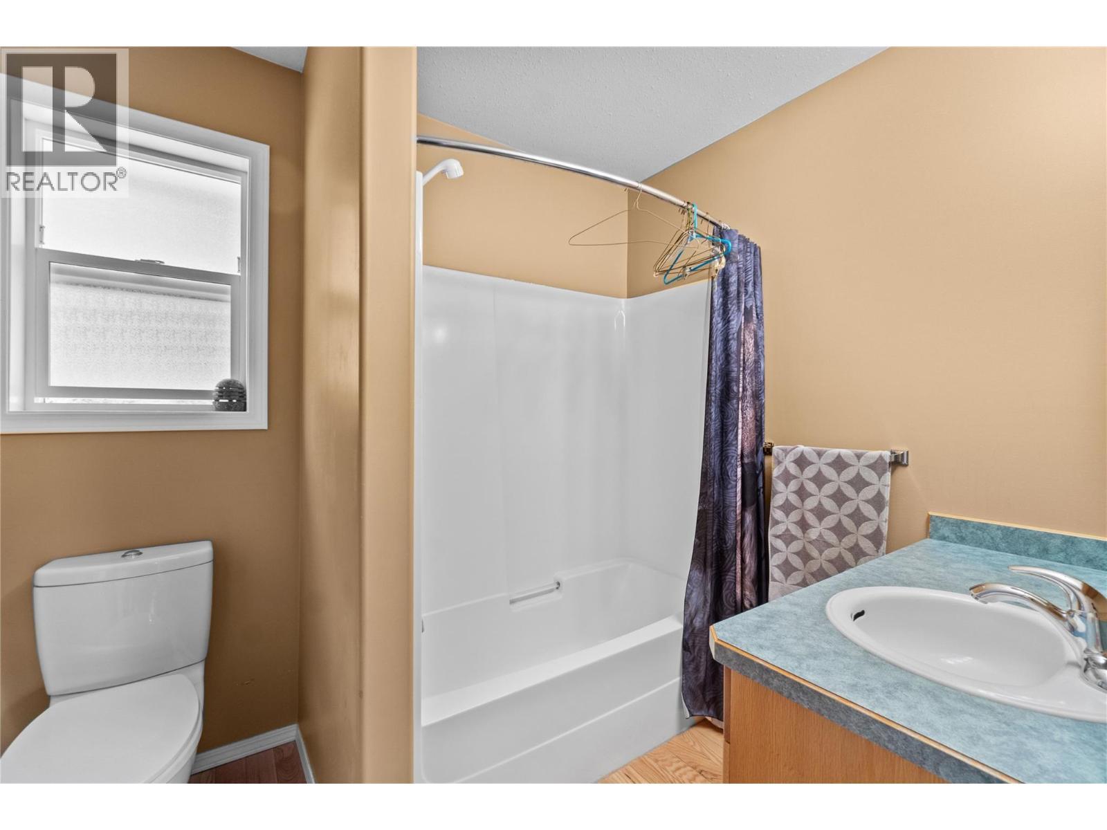 760 Mobley Road, Tappen, BC - Indoor Photo Showing Bathroom