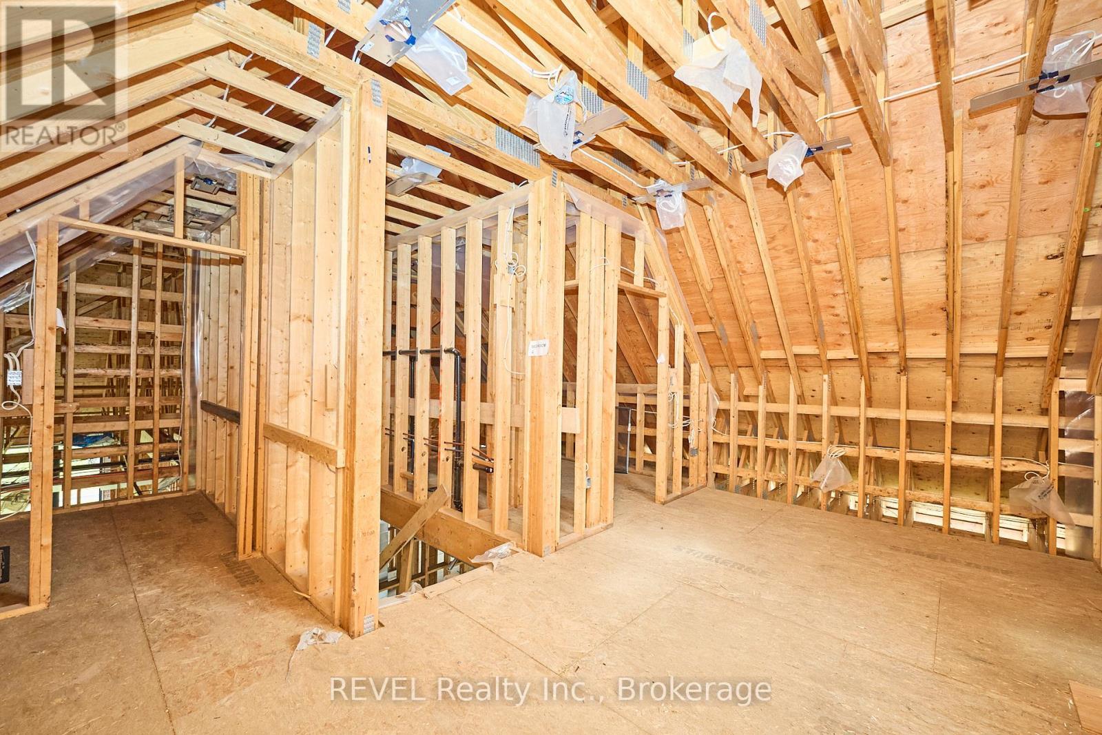 LOFT WALK-IN CLOSET - 62 Bergenstein Crescent, Pelham (Fonthill), ON - Indoor