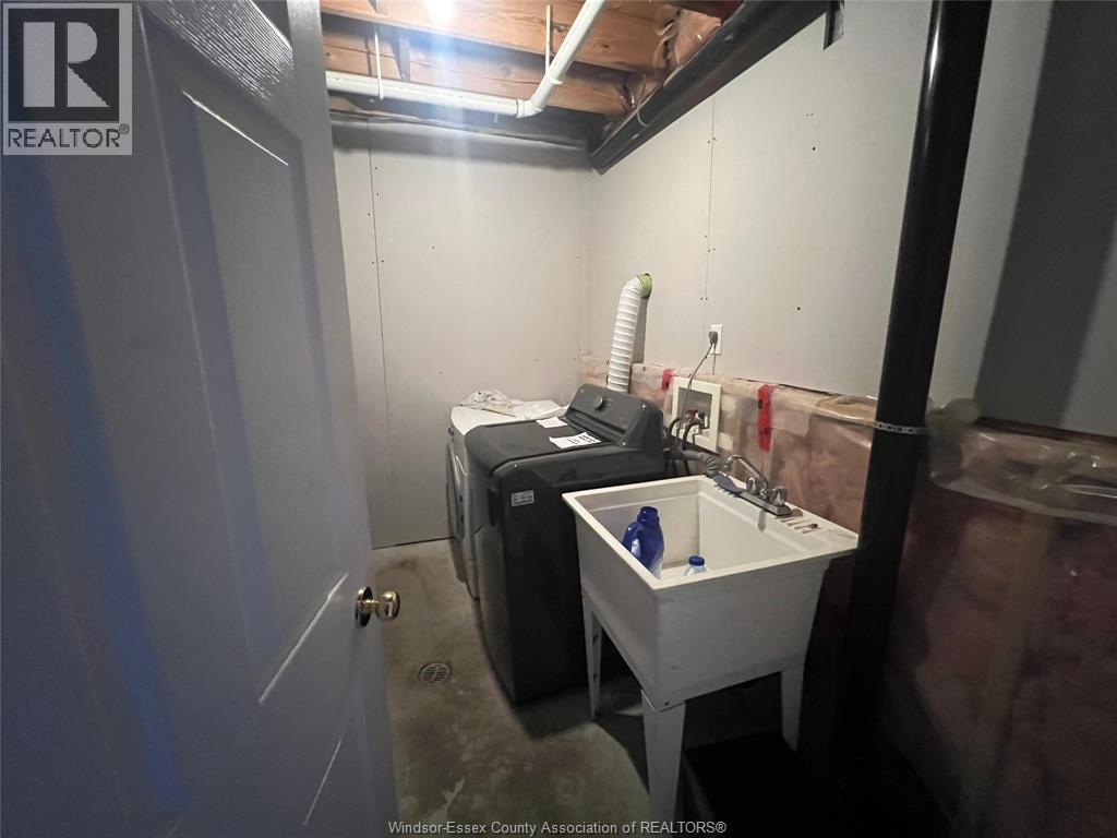 1890 Shepherd Street Unit# Lower, Windsor, ON - Indoor Photo Showing Laundry Room