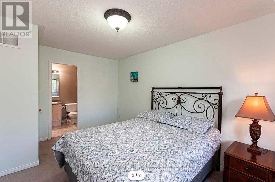 36 Bramcedar Crescent, Brampton, ON - Indoor Photo Showing Bedroom