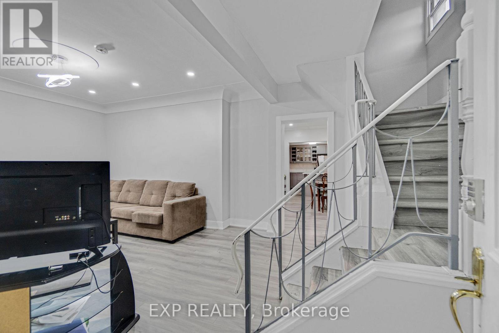 23 Lyndhurst Street, Hamilton, ON - Indoor Photo Showing Other Room