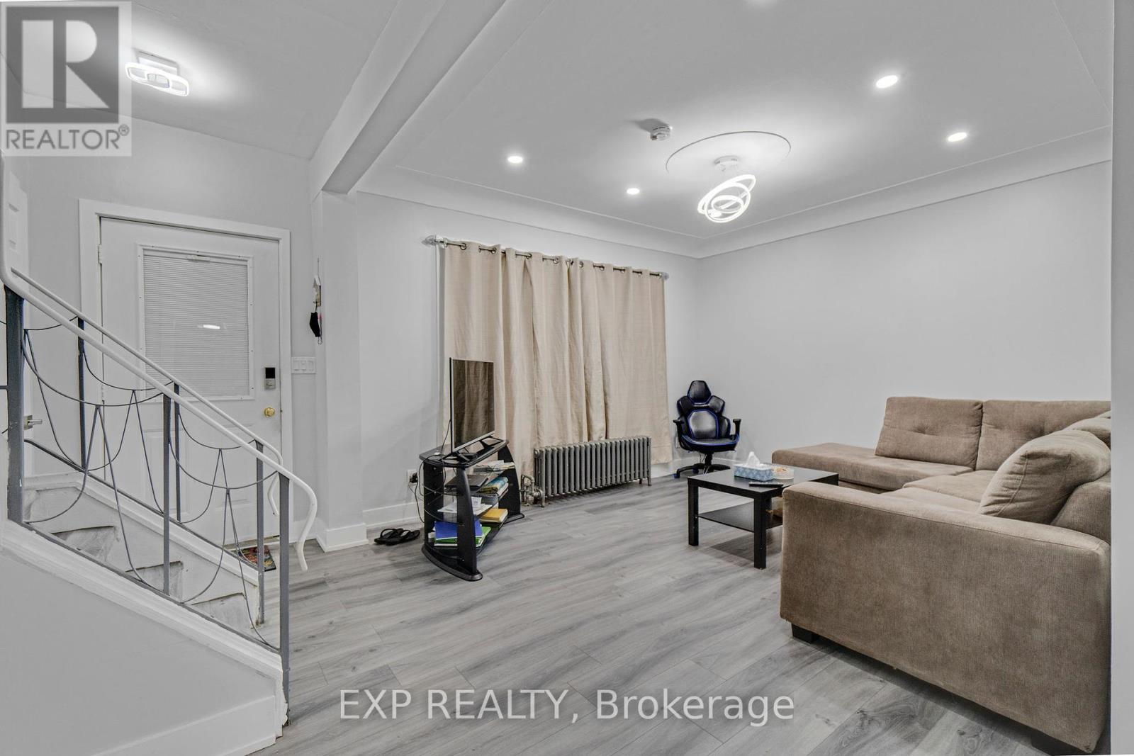 23 Lyndhurst Street, Hamilton, ON - Indoor Photo Showing Other Room