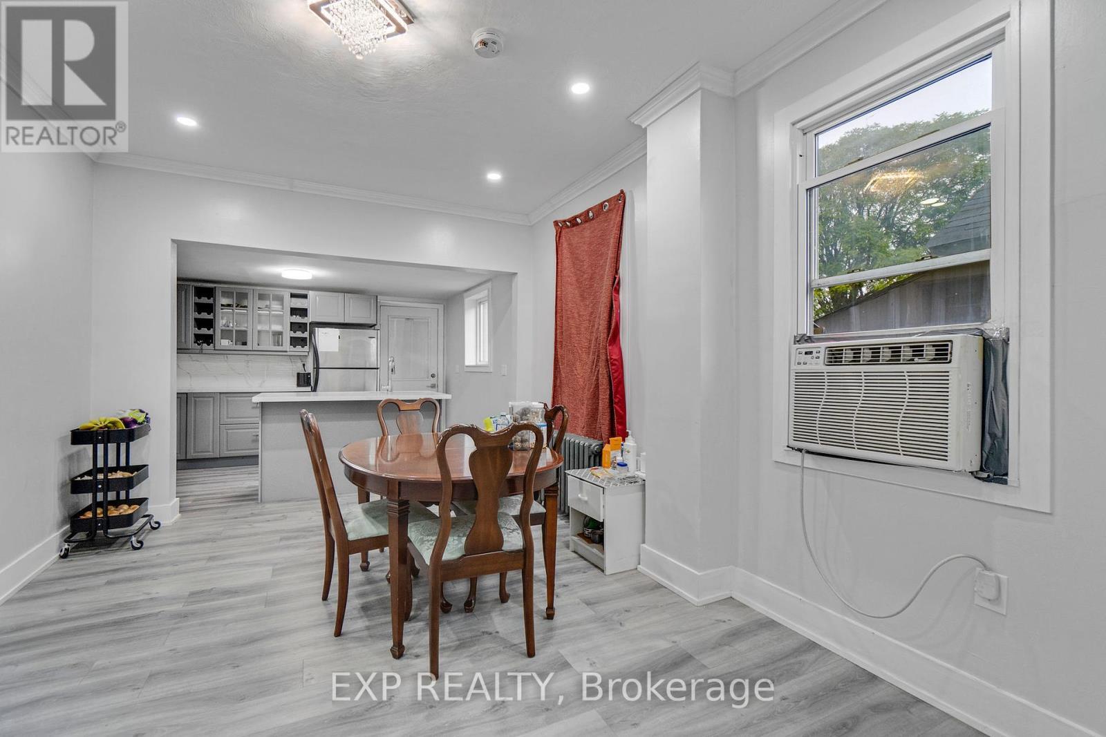 23 Lyndhurst Street, Hamilton, ON - Indoor Photo Showing Dining Room