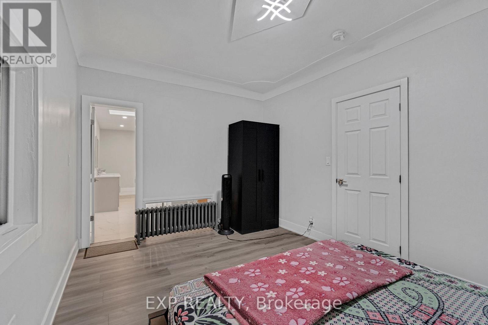 23 Lyndhurst Street, Hamilton, ON - Indoor Photo Showing Bedroom