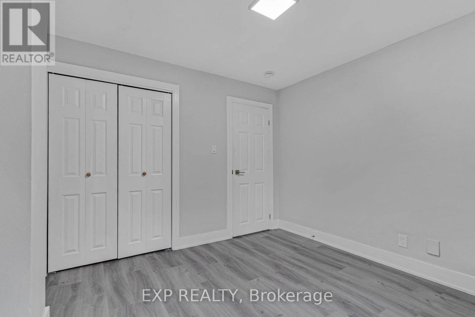 23 Lyndhurst Street, Hamilton, ON - Indoor Photo Showing Other Room