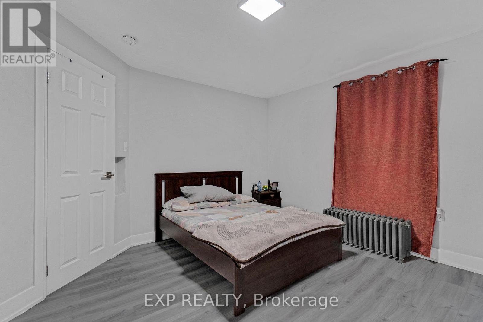 23 Lyndhurst Street, Hamilton, ON - Indoor Photo Showing Bedroom