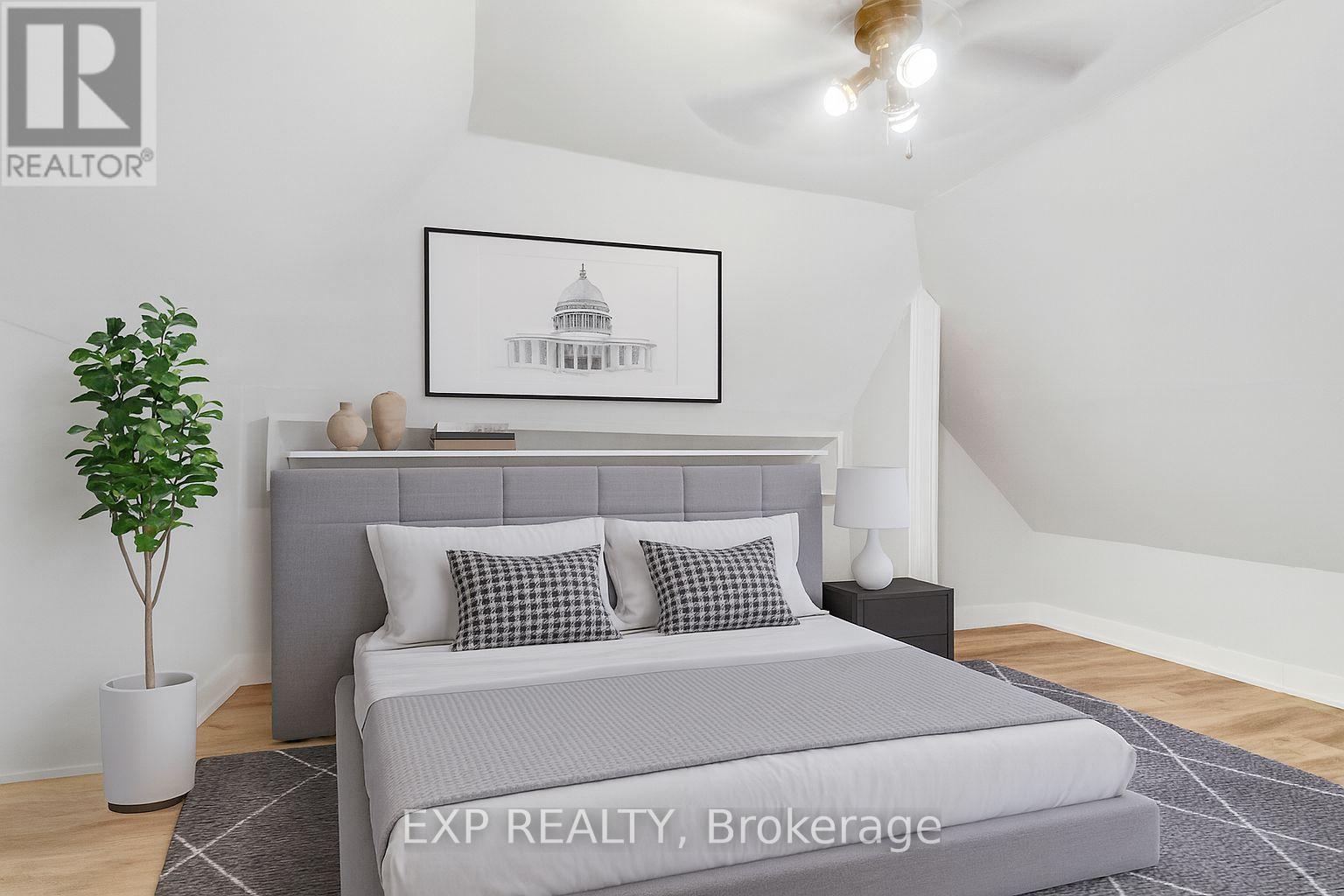 23 Lyndhurst Street, Hamilton, ON - Indoor Photo Showing Bedroom