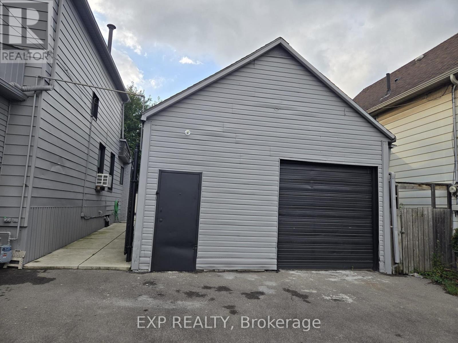 23 Lyndhurst Street, Hamilton, ON - Outdoor With Exterior