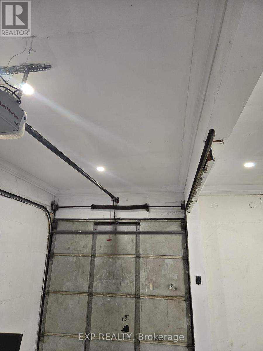 23 Lyndhurst Street, Hamilton, ON - Indoor Photo Showing Garage