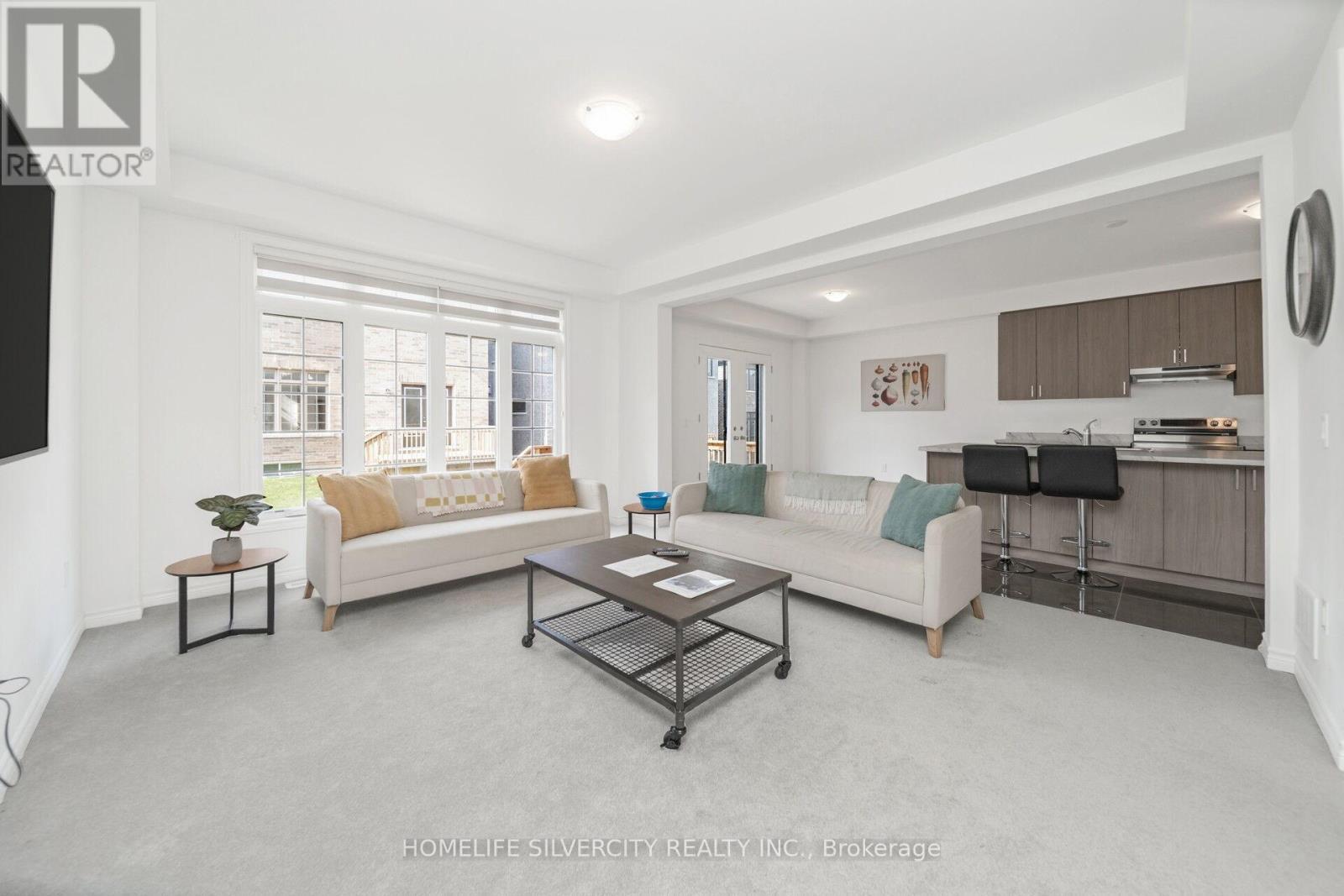26 Sassafrass Road, Springwater, ON - Indoor Photo Showing Living Room