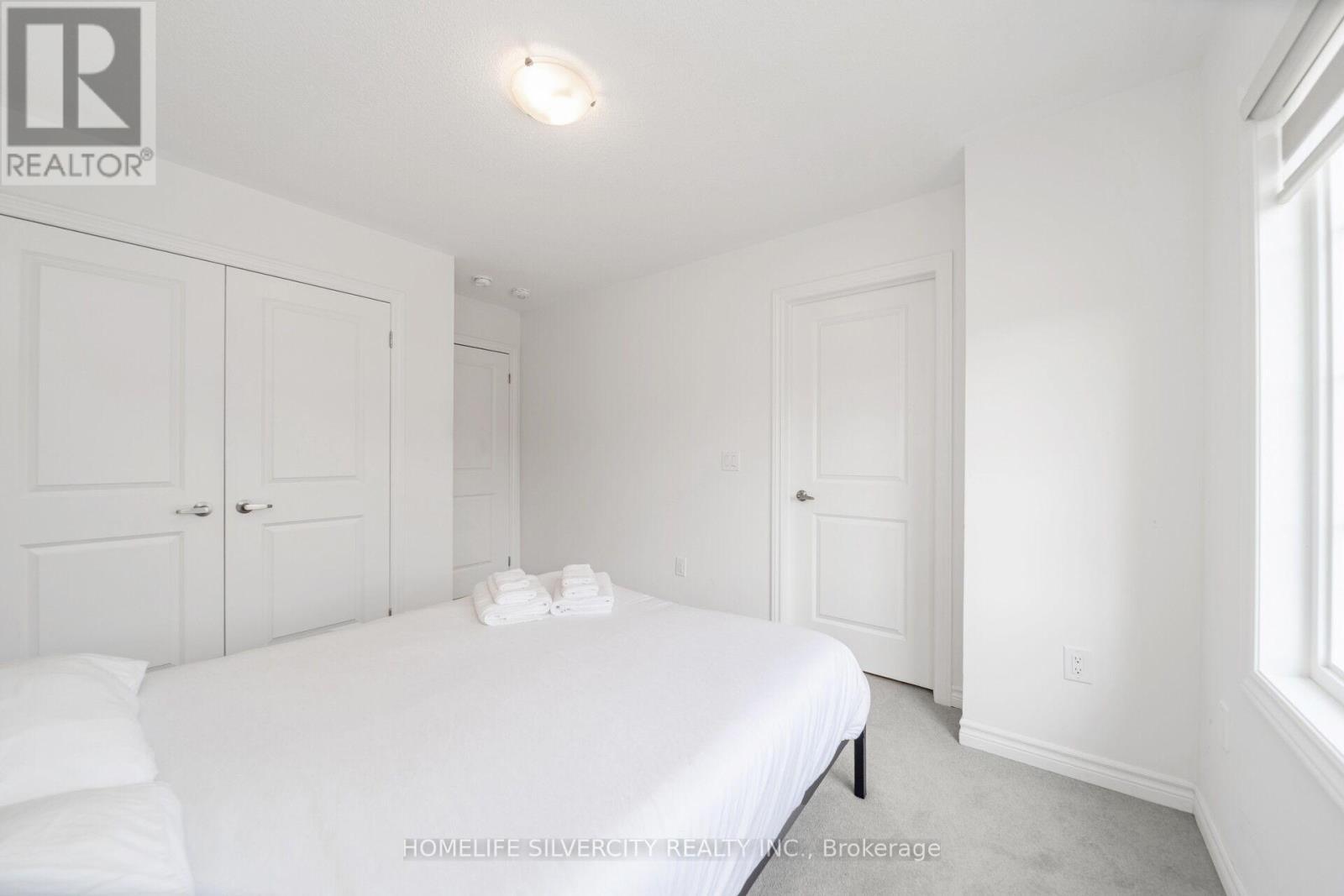 26 Sassafrass Road, Springwater, ON - Indoor Photo Showing Bedroom