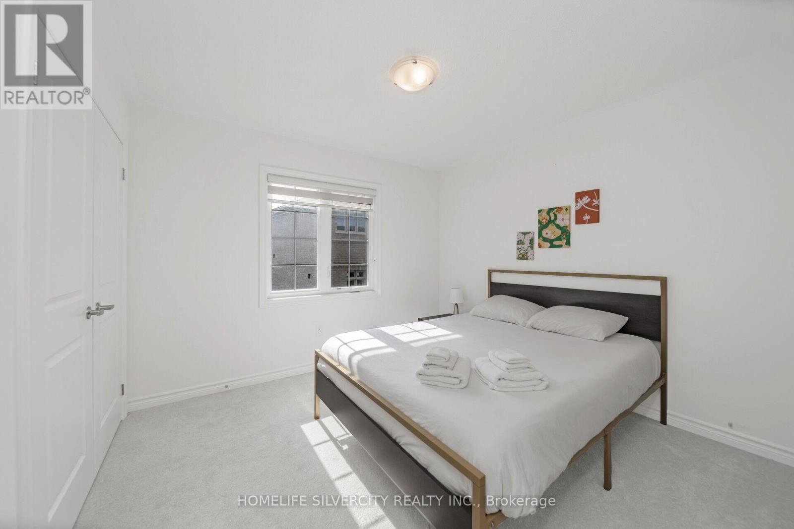 26 Sassafrass Road, Springwater, ON - Indoor Photo Showing Bedroom
