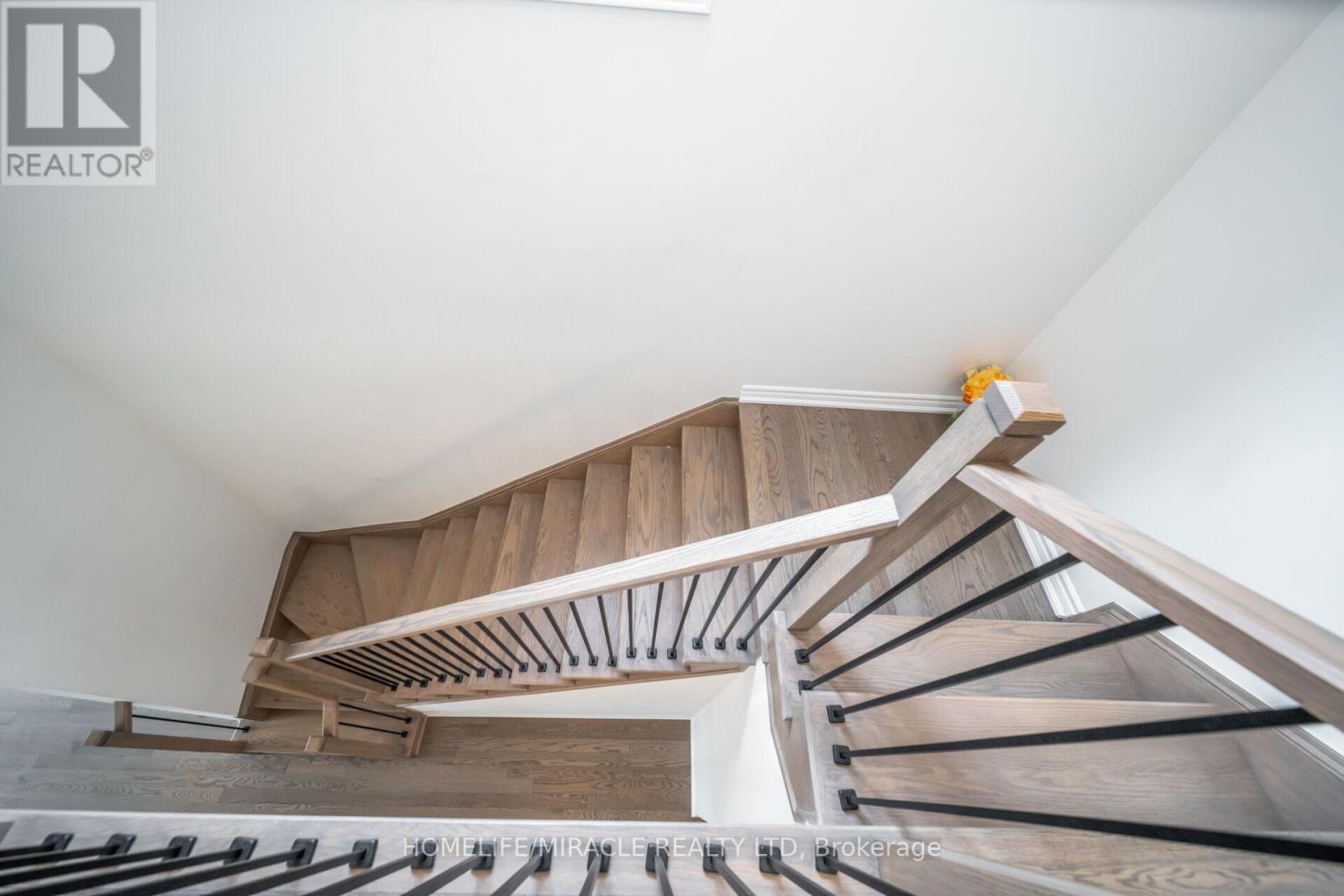 64 Phoenix Boulevard, Barrie, ON - Indoor Photo Showing Other Room