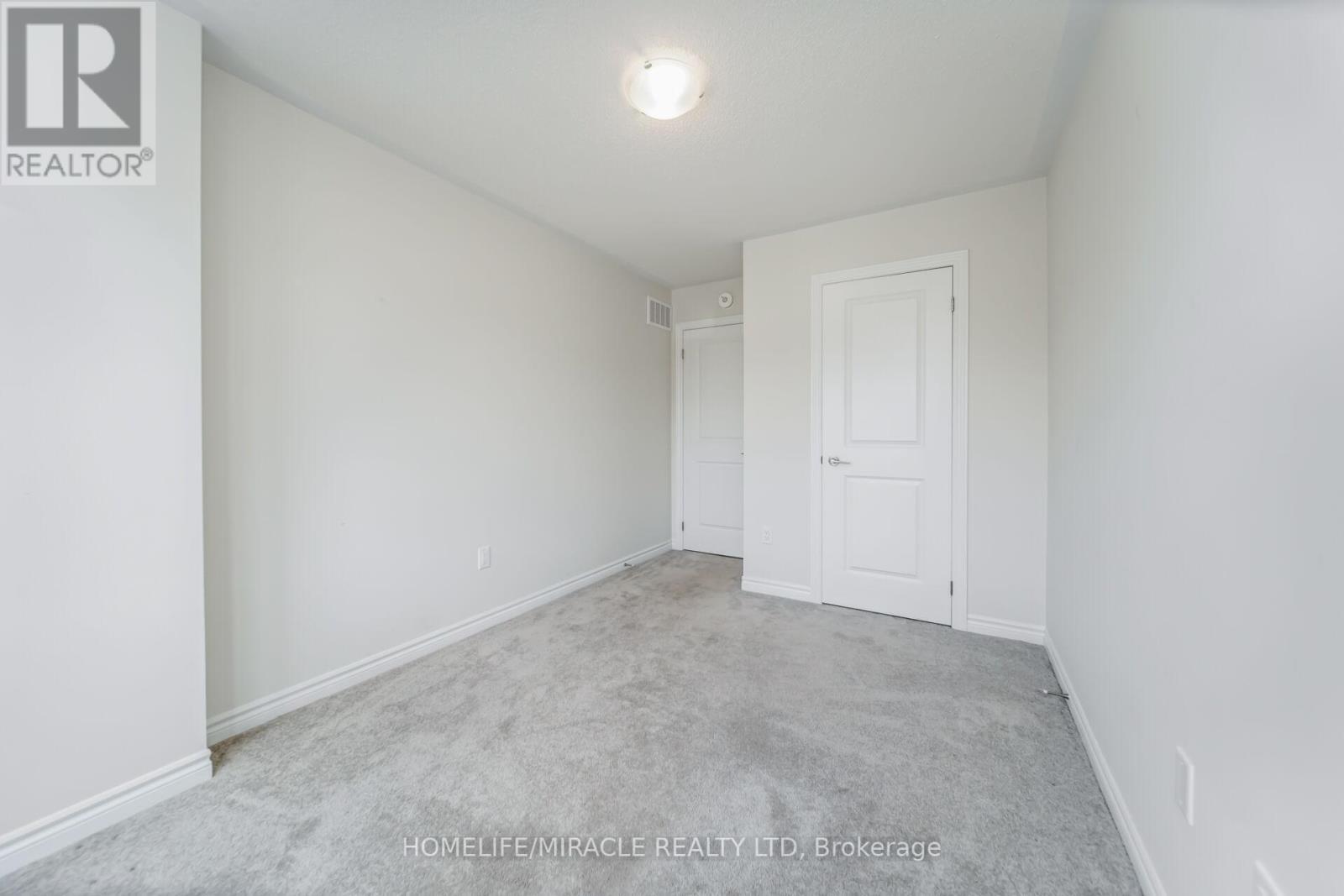 64 Phoenix Boulevard, Barrie, ON - Indoor Photo Showing Other Room