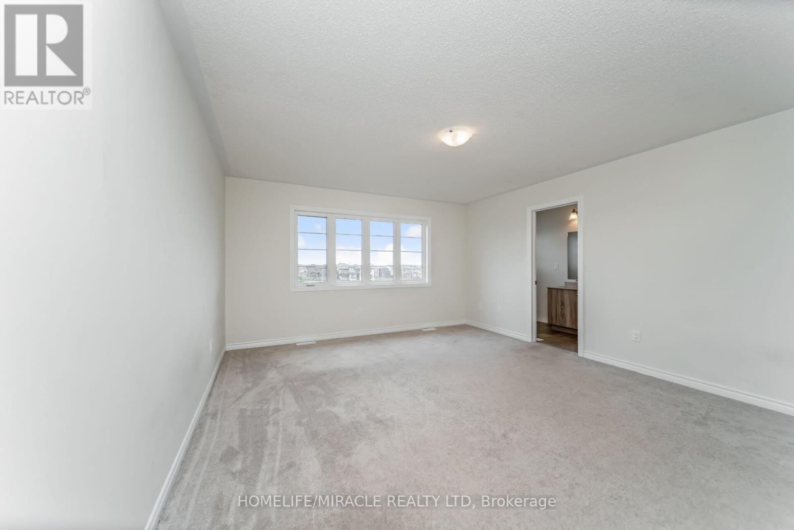 64 Phoenix Boulevard, Barrie, ON - Indoor Photo Showing Other Room