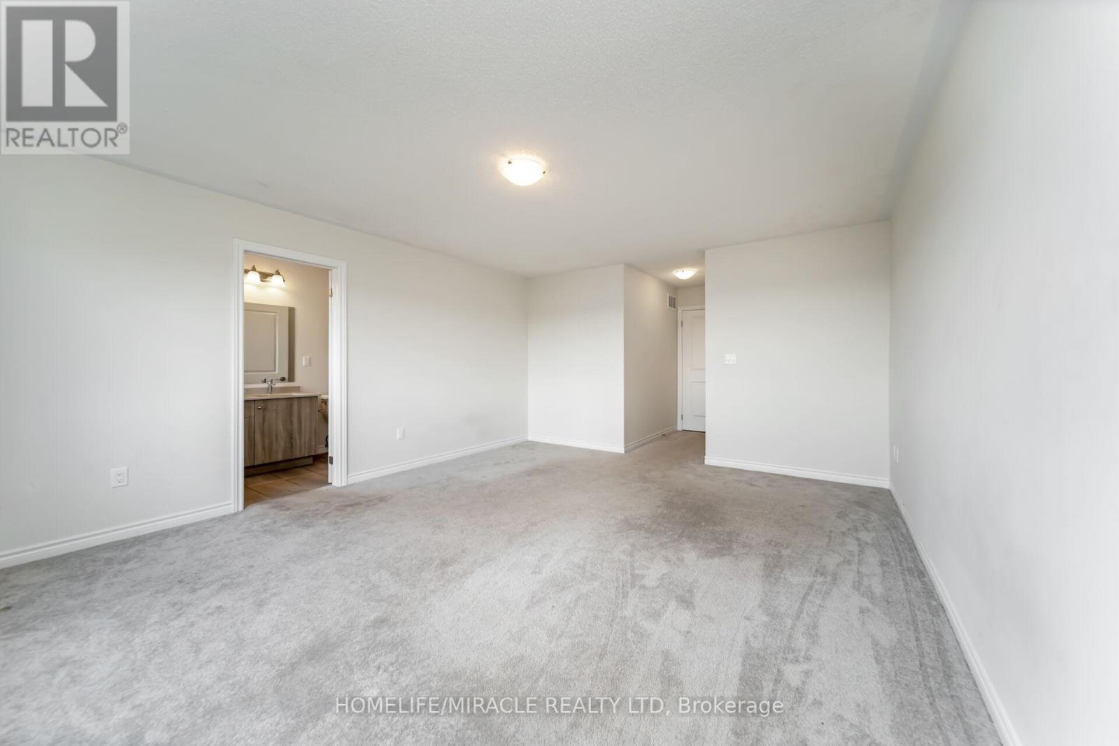 64 Phoenix Boulevard, Barrie, ON - Indoor Photo Showing Other Room