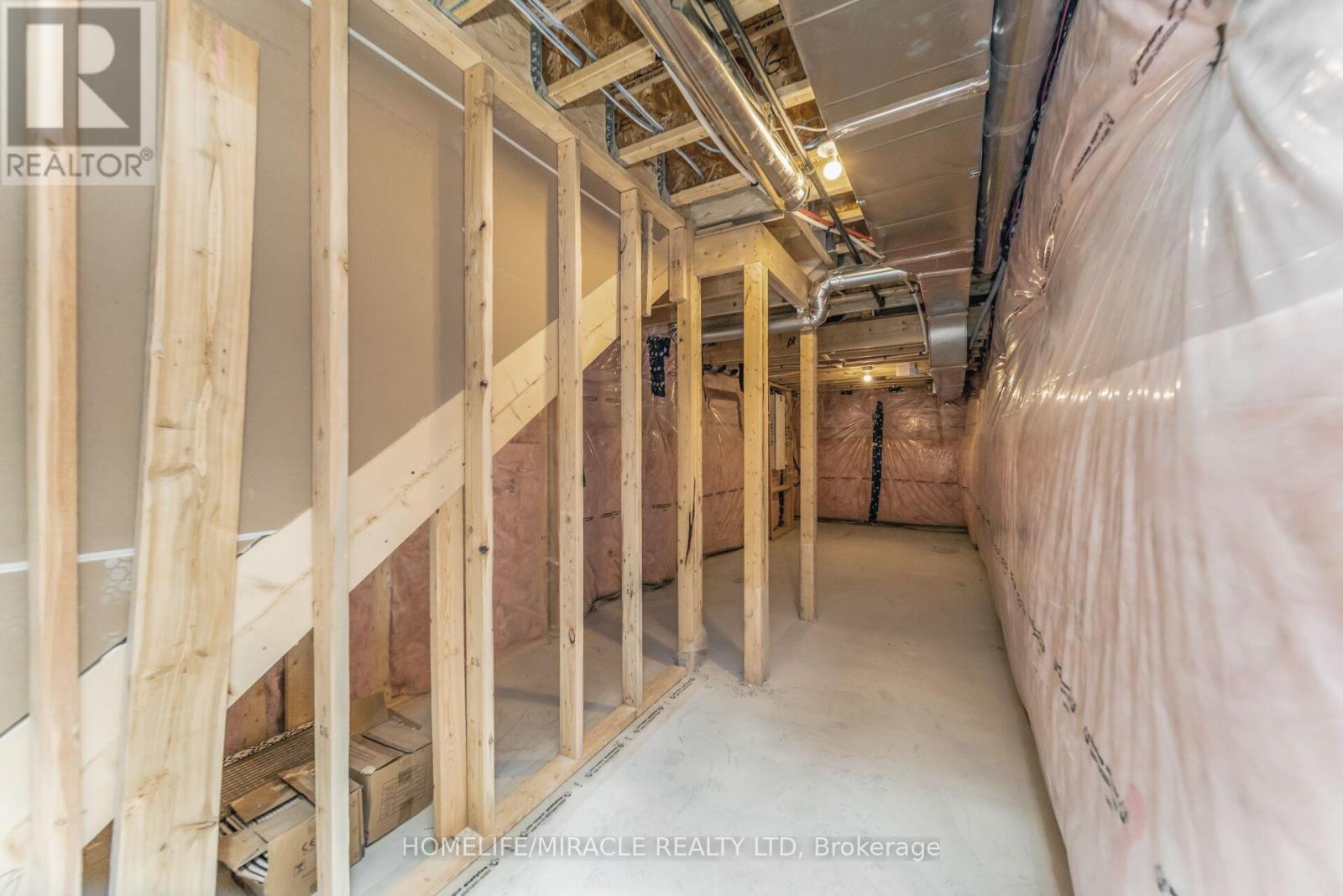 64 Phoenix Boulevard, Barrie, ON - Indoor Photo Showing Other Room