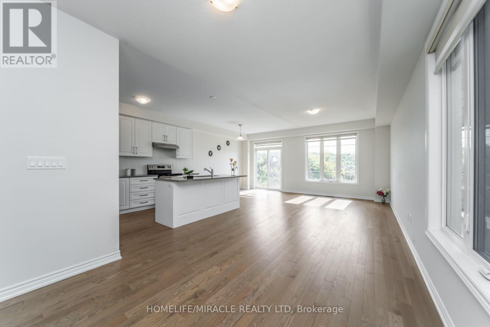 64 Phoenix Boulevard, Barrie, ON - Indoor