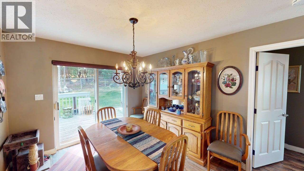5270 Mackay Crescent, 100 Mile House, BC - Indoor Photo Showing Dining Room