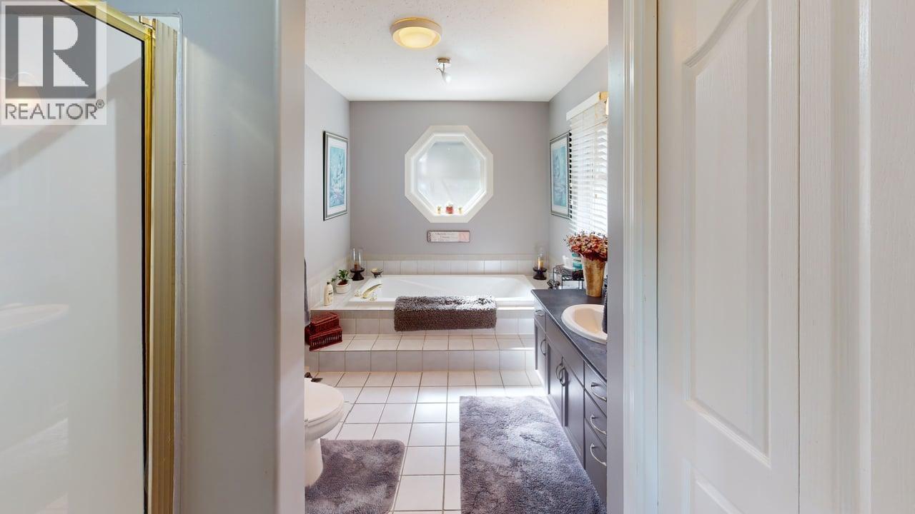 5270 Mackay Crescent, 100 Mile House, BC - Indoor Photo Showing Bathroom