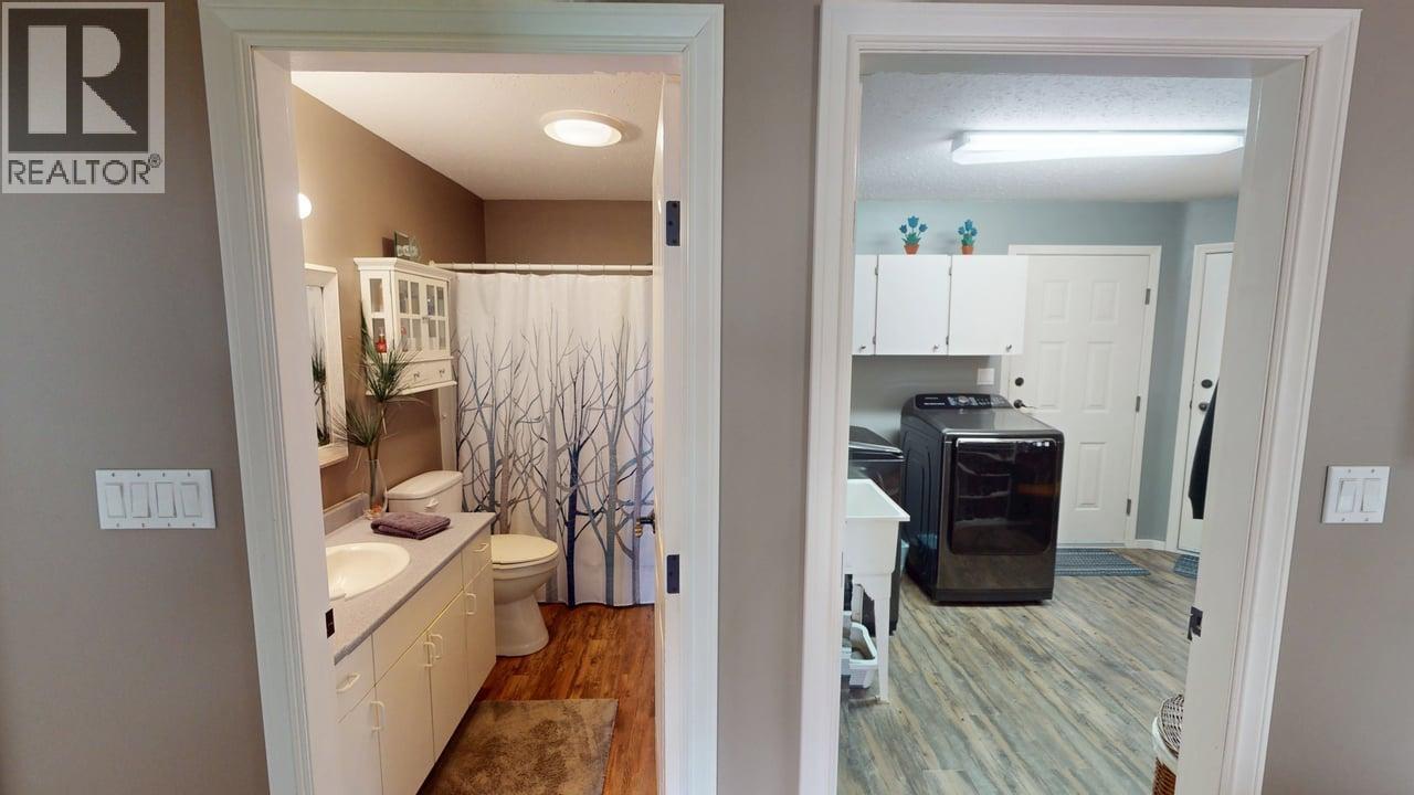 5270 Mackay Crescent, 100 Mile House, BC - Indoor Photo Showing Bathroom