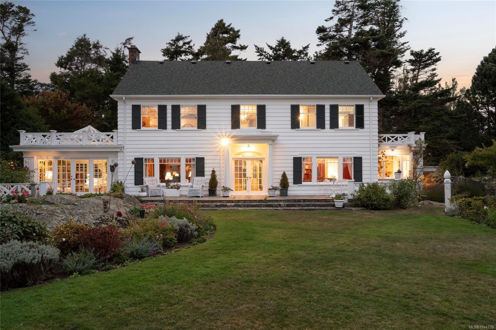 3045 Mcanally Rd, Saanich, BC