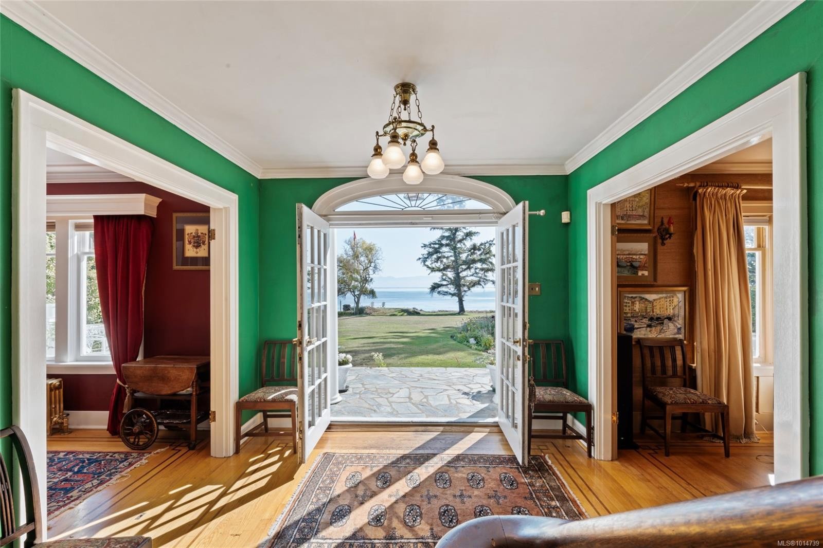 3045 Mcanally Rd, Saanich, BC