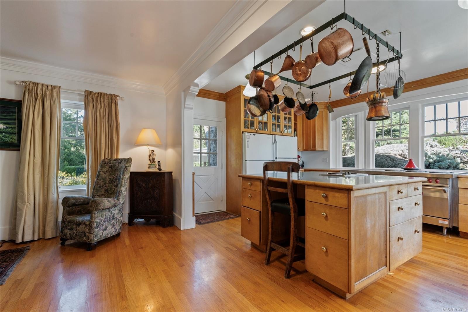 3045 Mcanally Rd, Saanich, BC