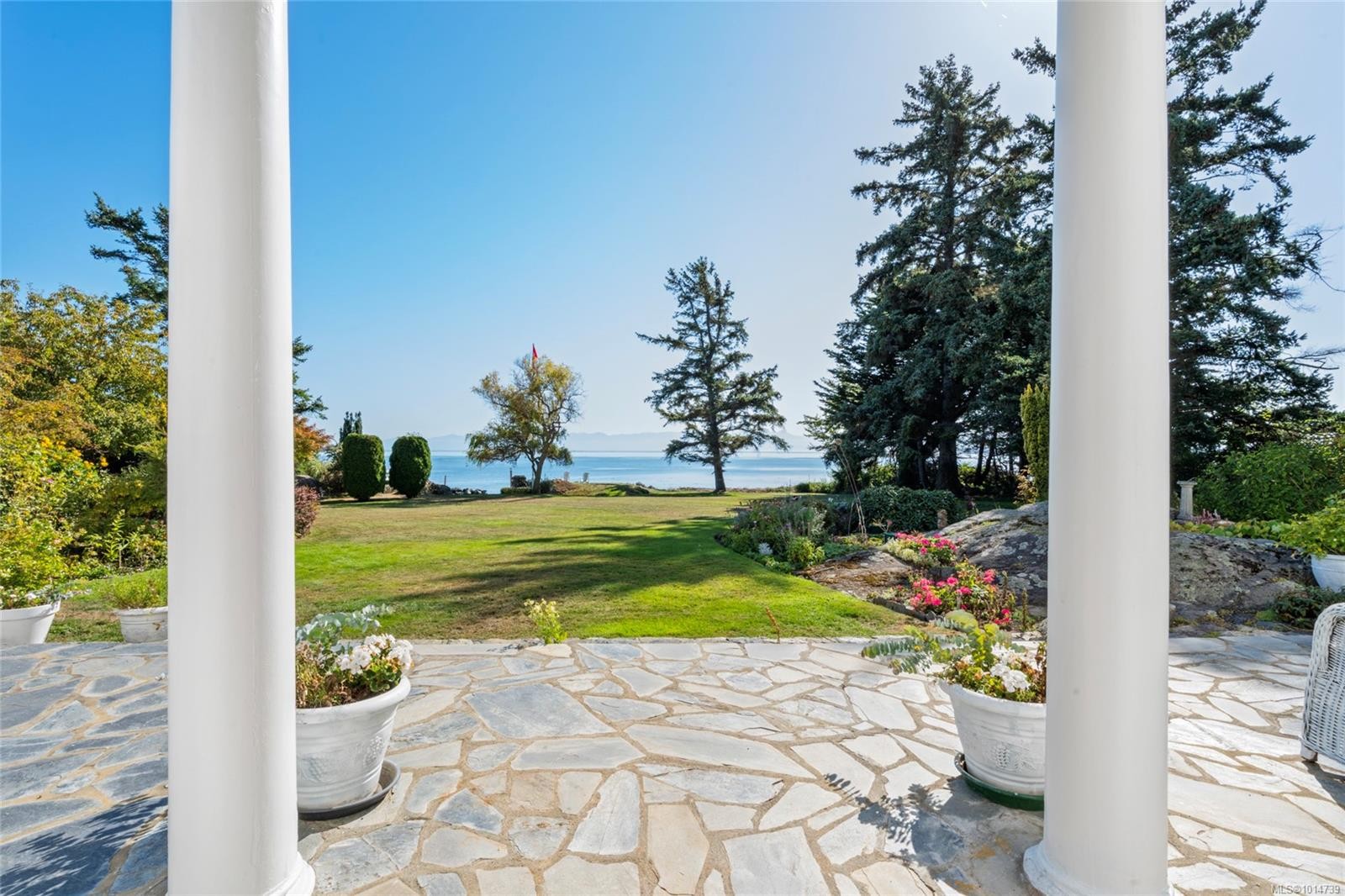 3045 Mcanally Rd, Saanich, BC