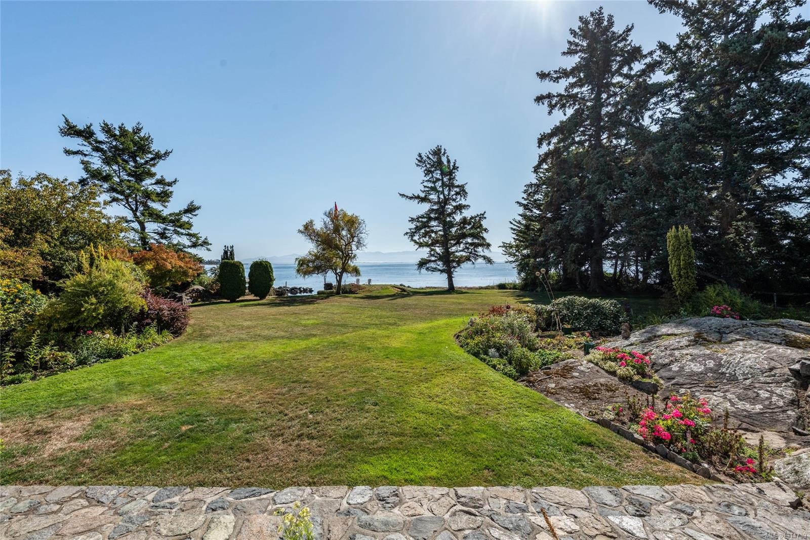 3045 Mcanally Rd, Saanich, BC