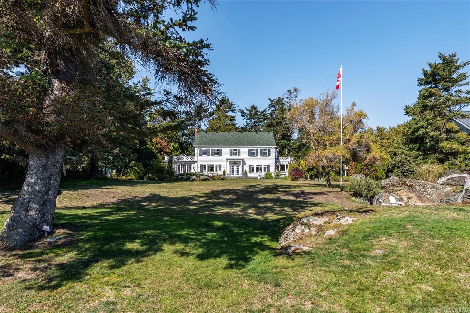 3045 Mcanally Rd, Saanich, BC