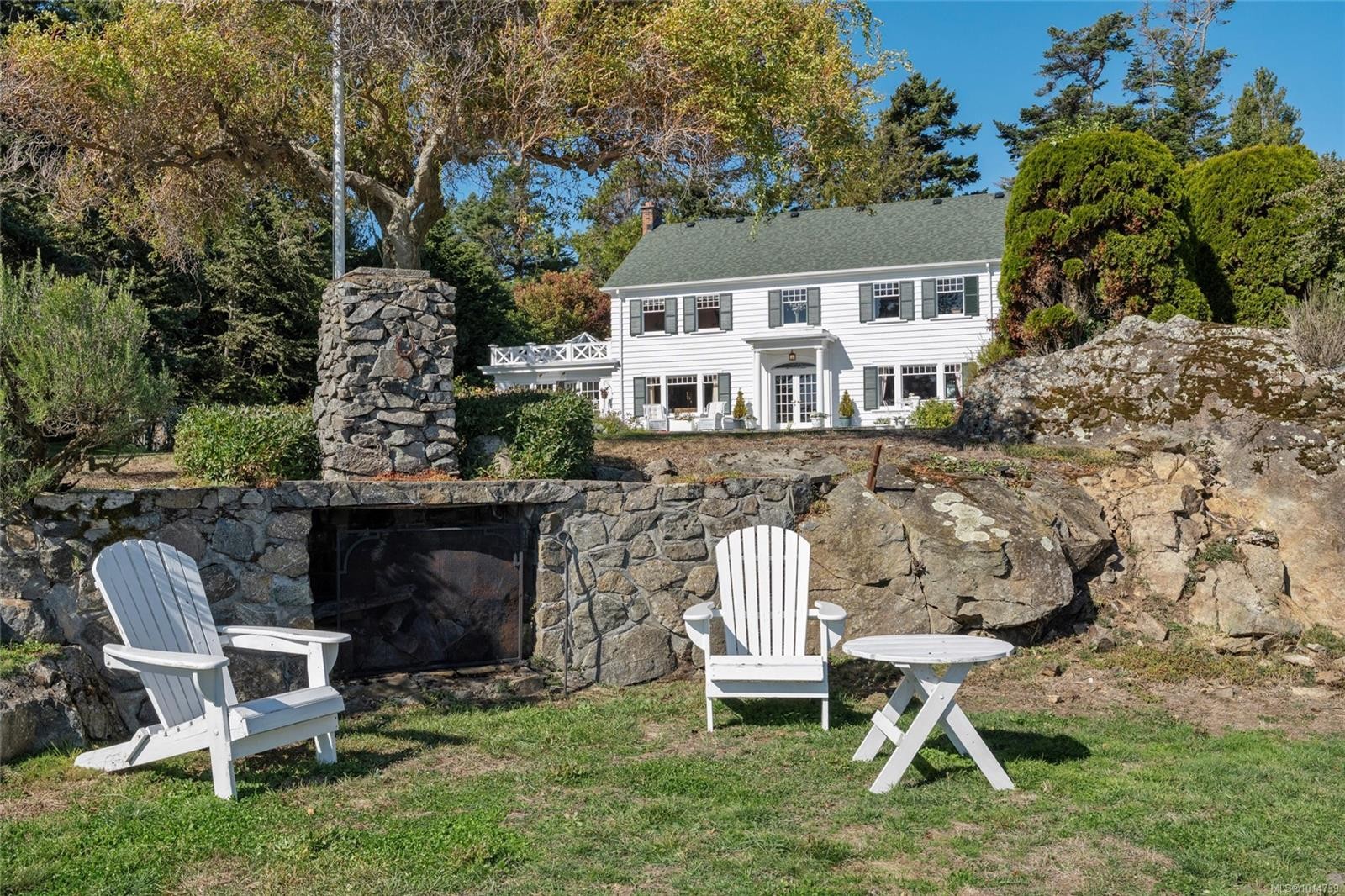 3045 Mcanally Rd, Saanich, BC