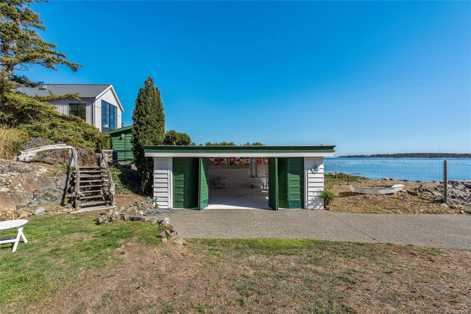 3045 Mcanally Rd, Saanich, BC