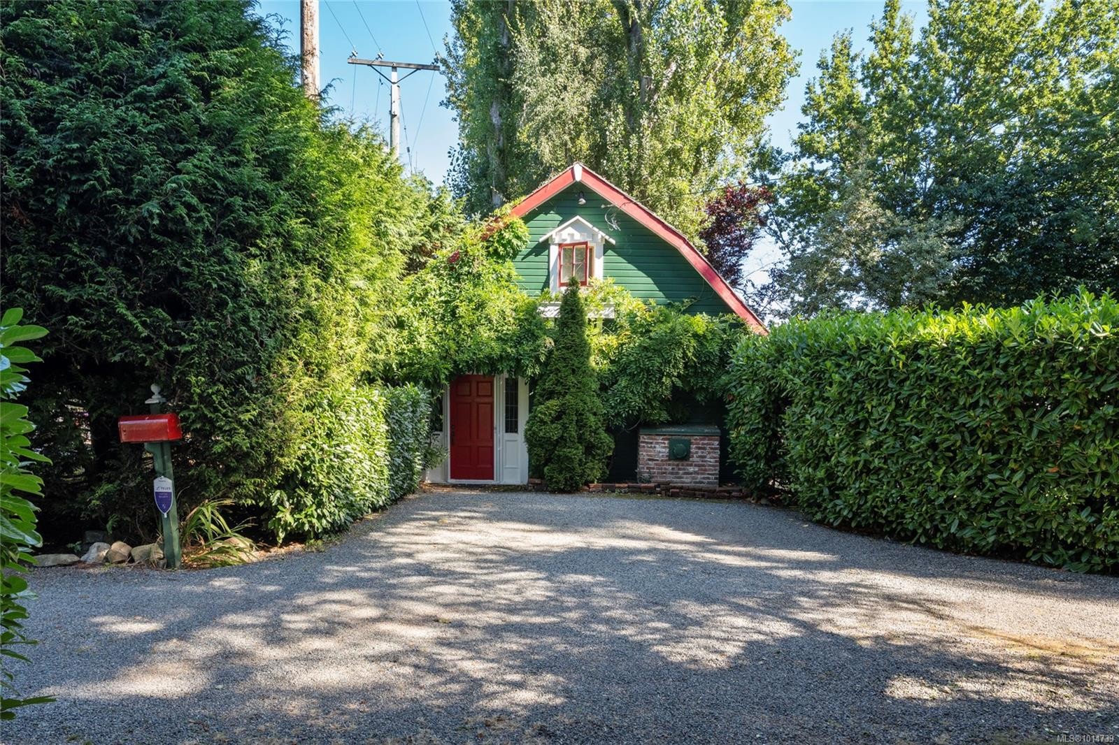 3045 Mcanally Rd, Saanich, BC