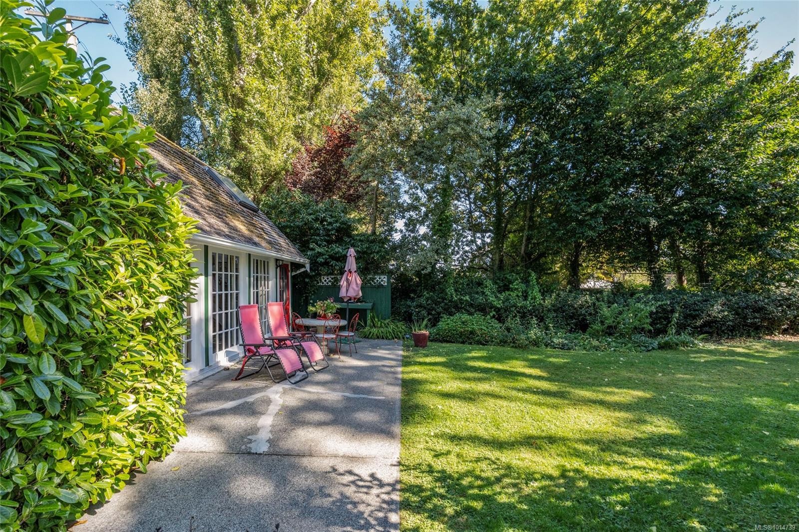 3045 Mcanally Rd, Saanich, BC