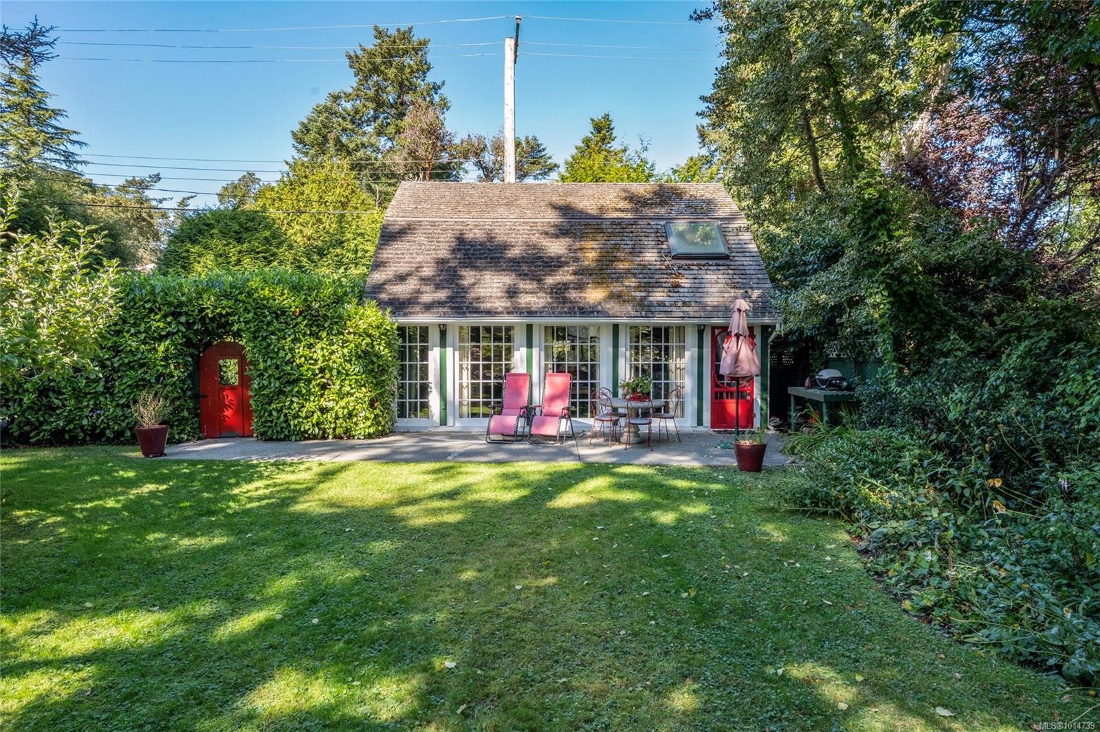 3045 Mcanally Rd, Saanich, BC