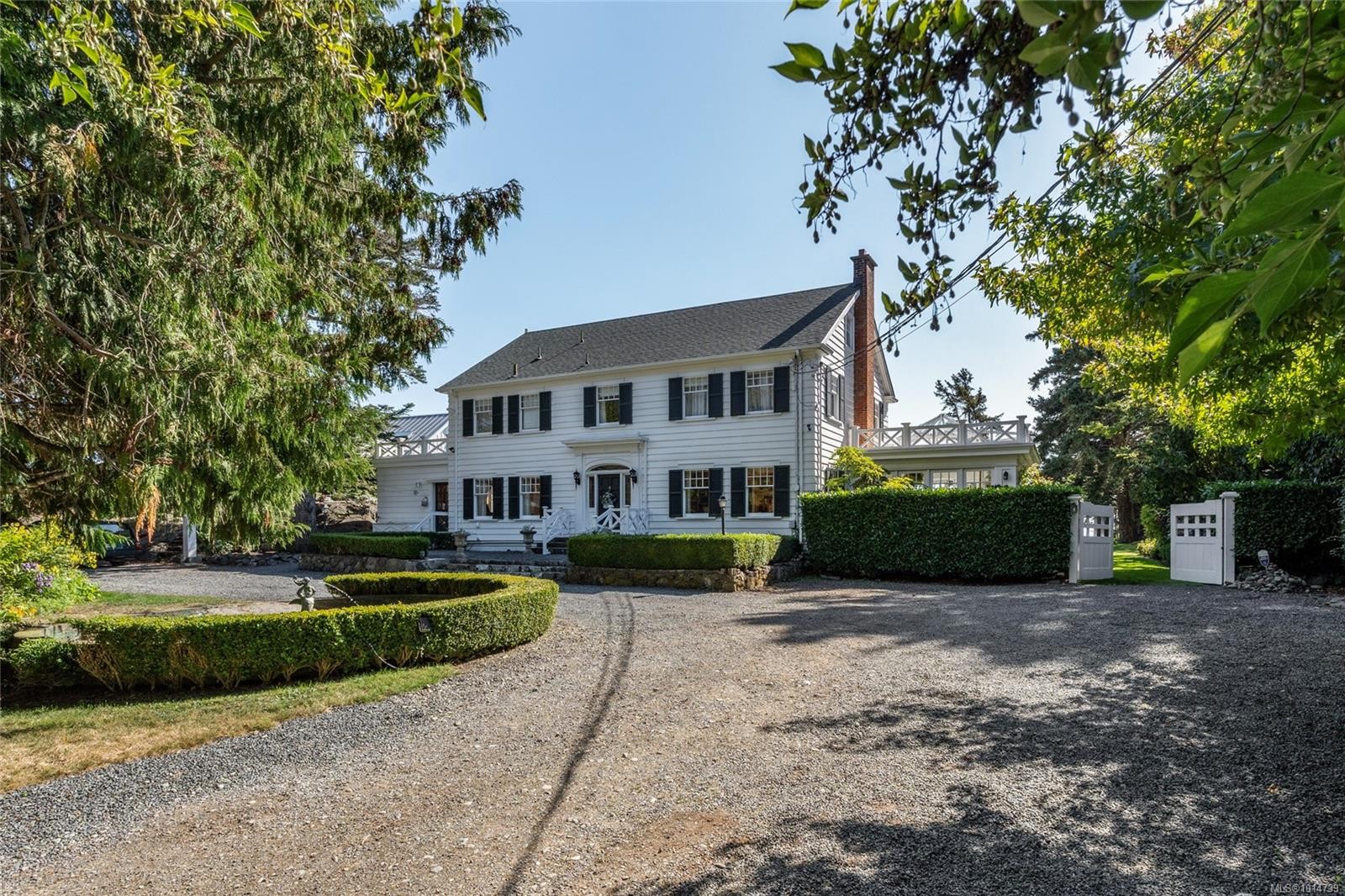 3045 Mcanally Rd, Saanich, BC