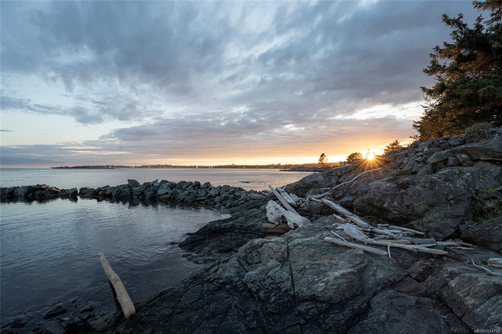 3045 Mcanally Rd, Saanich, BC