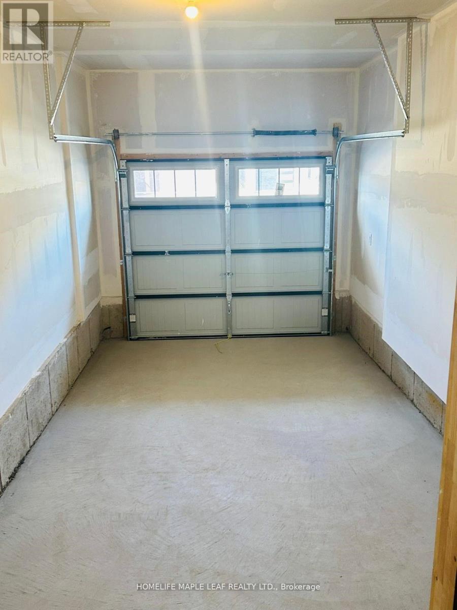 29 Selection Heights, Thorold, ON - Indoor Photo Showing Garage