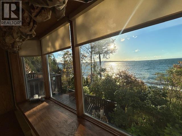 345 Dead End Rd, Harmony Beach, ON - Photo Showing Other Room With Body Of Water