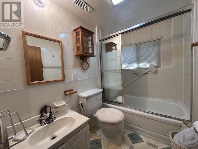 345 Dead End Rd, Harmony Beach, ON - Indoor Photo Showing Bathroom