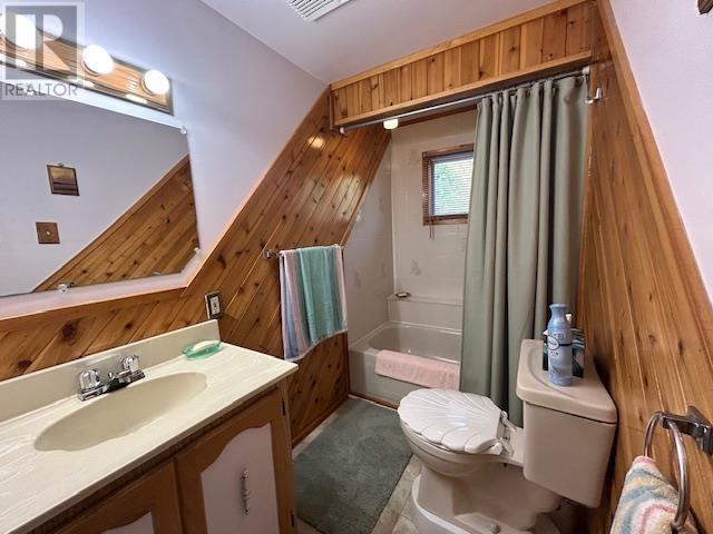 345 Dead End Rd, Harmony Beach, ON - Indoor Photo Showing Bathroom