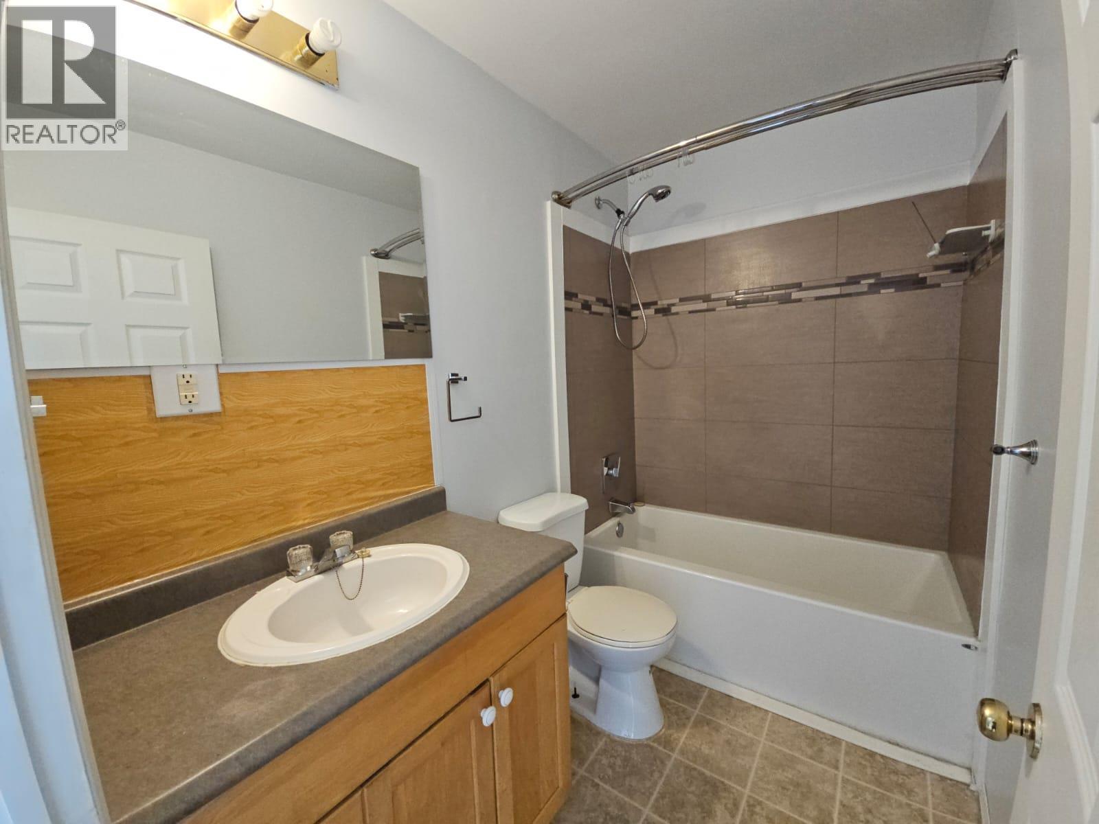 140-5100 53 Street Sw, Chetwynd, BC - Indoor Photo Showing Bathroom