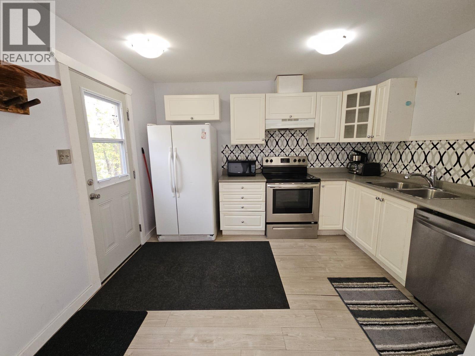 140-5100 53 Street Sw, Chetwynd, BC - Indoor Photo Showing Kitchen With Double Sink