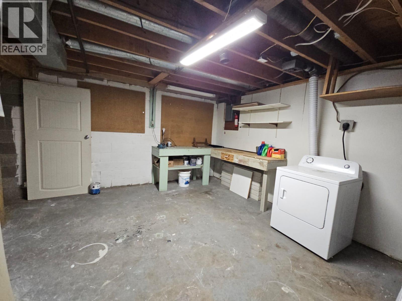 140-5100 53 Street Sw, Chetwynd, BC - Indoor Photo Showing Laundry Room