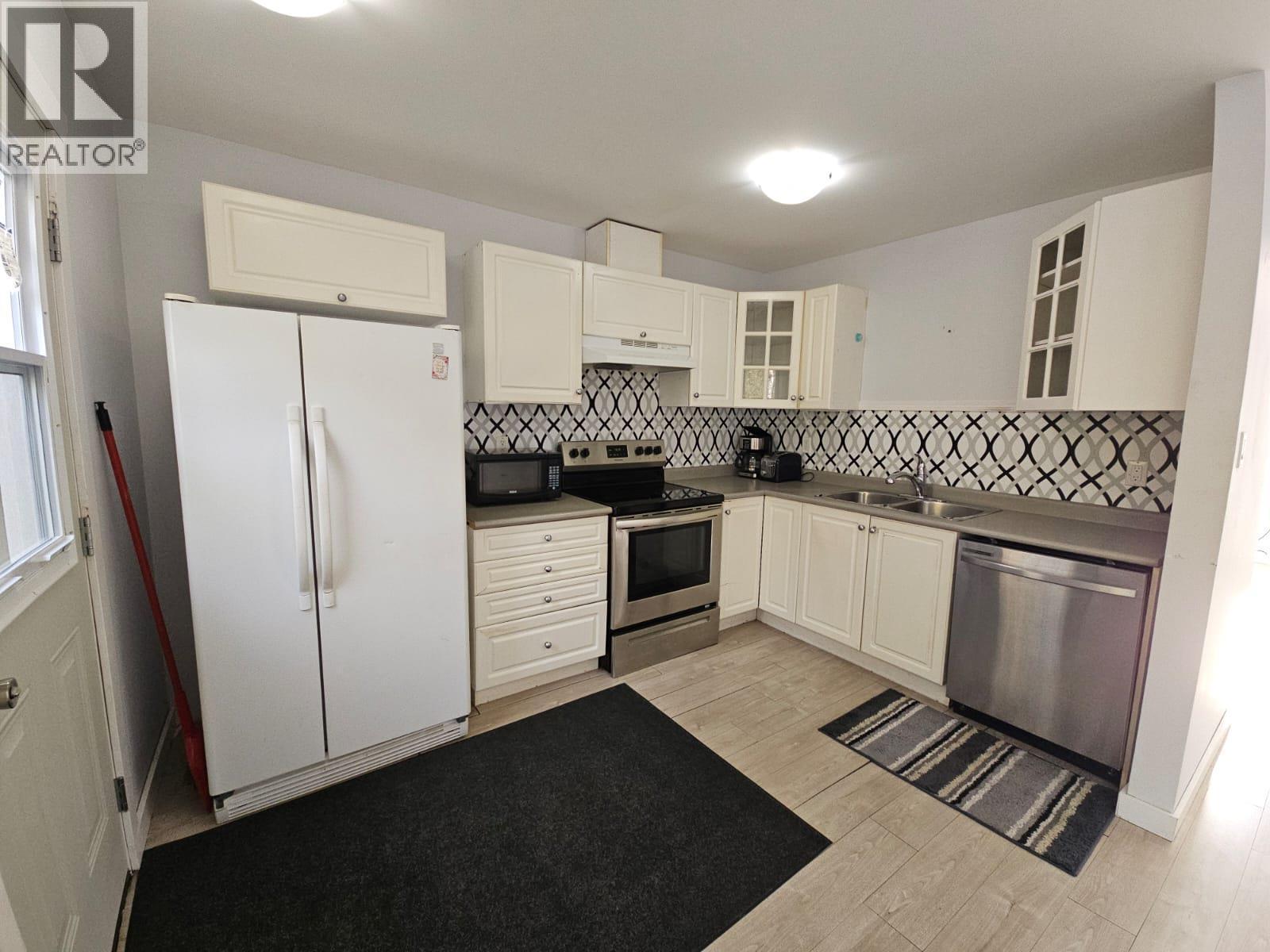 140-5100 53 Street Sw, Chetwynd, BC - Indoor Photo Showing Kitchen With Double Sink