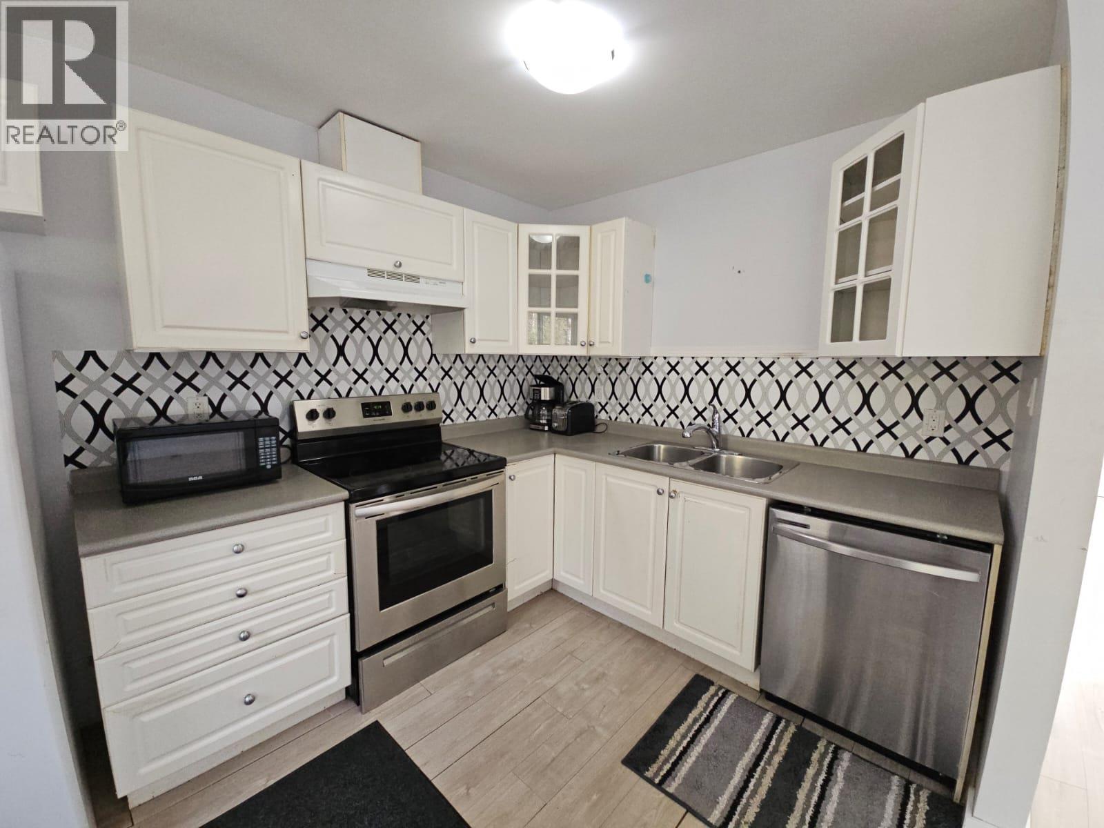 140-5100 53 Street Sw, Chetwynd, BC - Indoor Photo Showing Kitchen With Double Sink