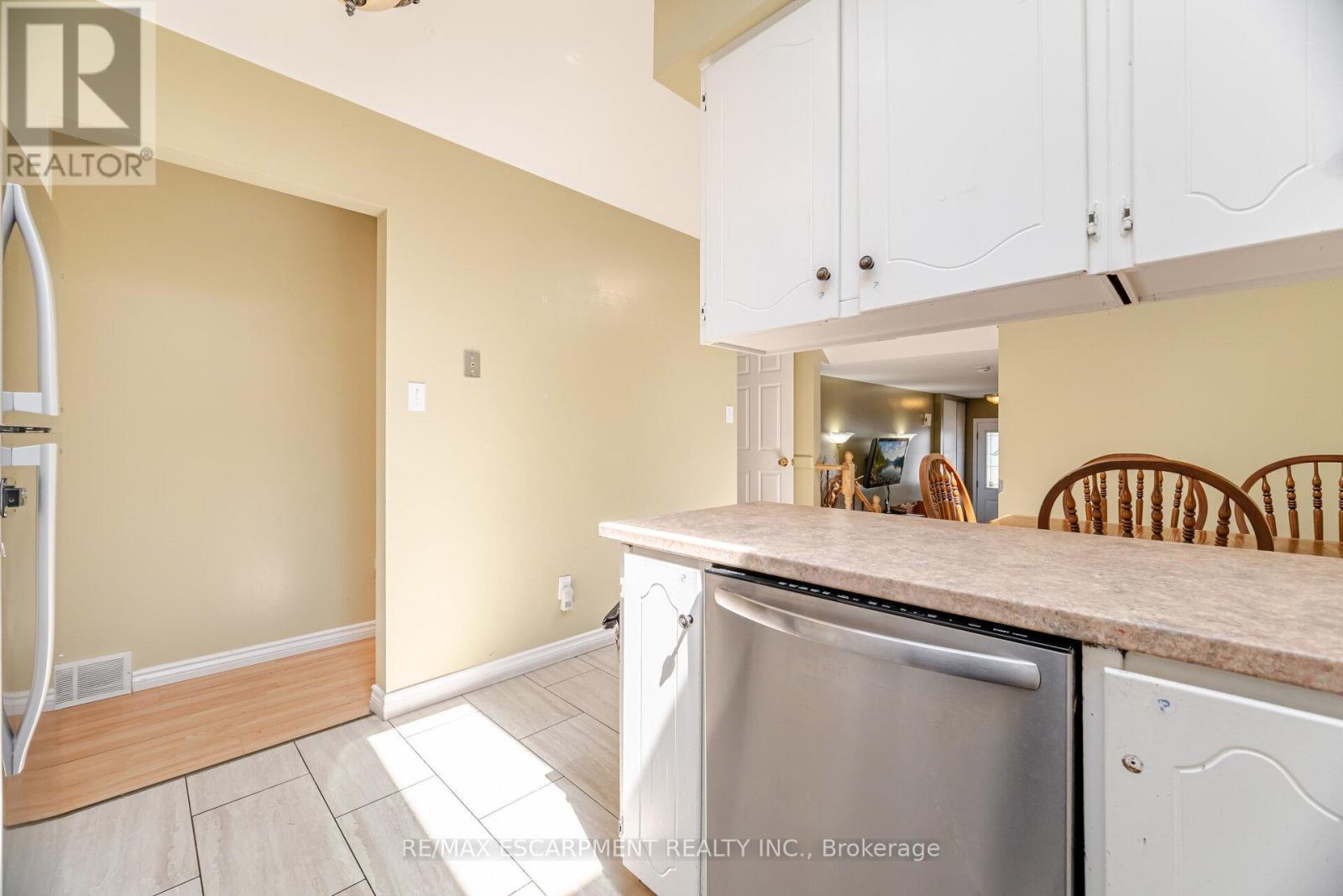 178 Athenia Drive, Hamilton, ON - Indoor Photo Showing Kitchen