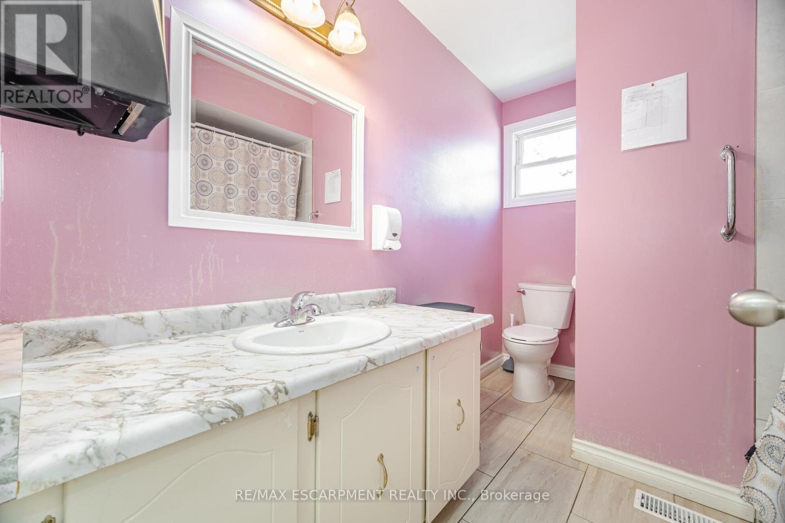 178 Athenia Drive, Hamilton, ON - Indoor Photo Showing Bathroom