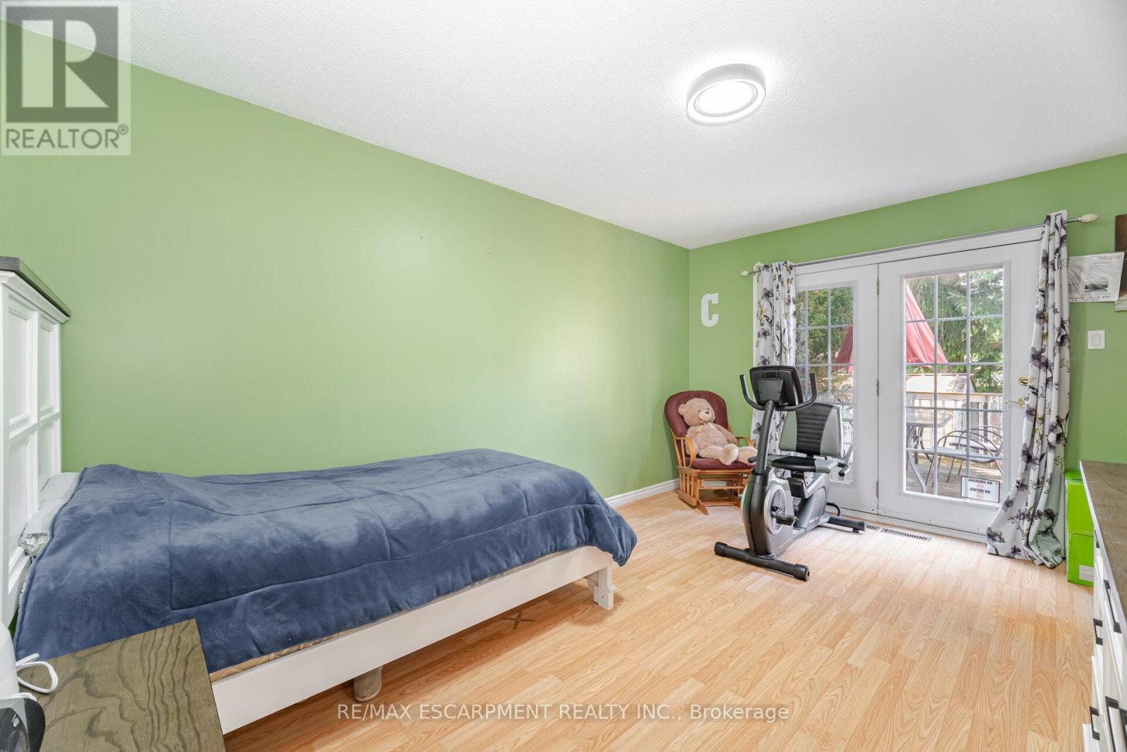 178 Athenia Drive, Hamilton, ON - Indoor Photo Showing Bedroom